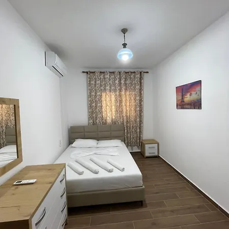 Yllis Apartment Himare
