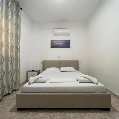 Yllis Apartment