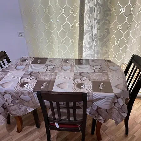 Apartment Yllis Himare