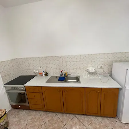 Yllis Apartment Himare