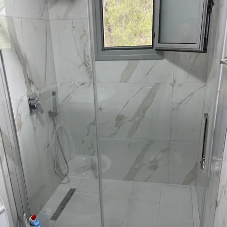 Yllis Apartment Himare