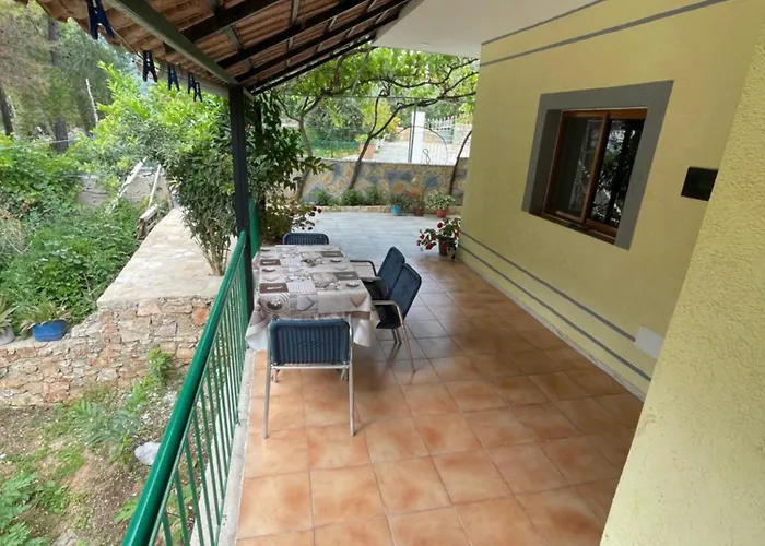 Yllis Appartamento Himare